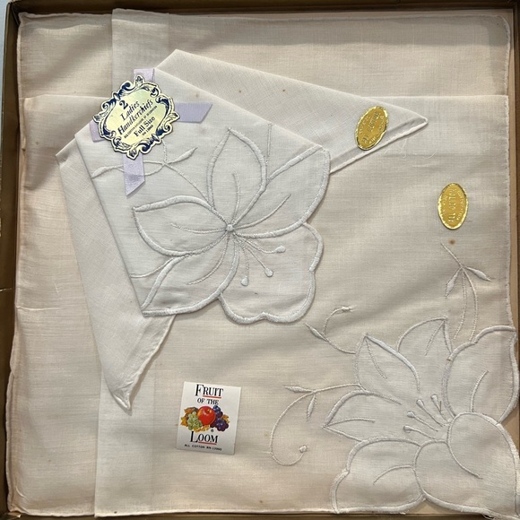 Vintage 60s Cotton Ladies Handkerchiefs Hibiscus Flower Embroidered NOS in Box - Picture 7 of 8